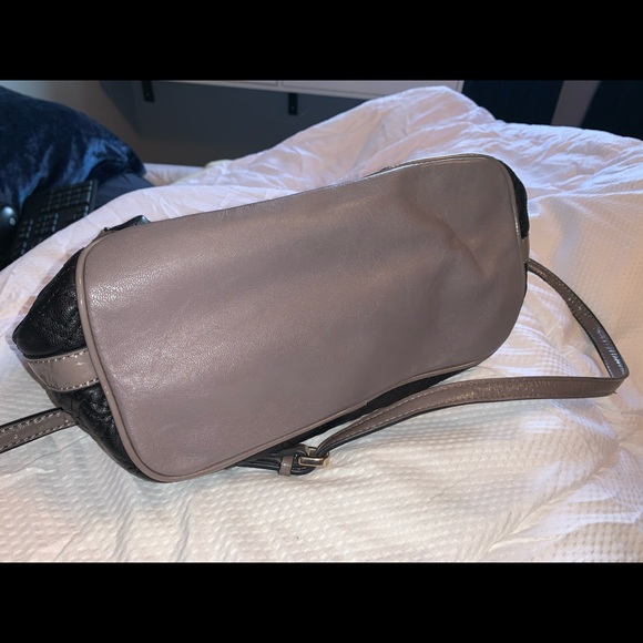 GUESS Vintage Shoulder Bag - Picture 4 of 4